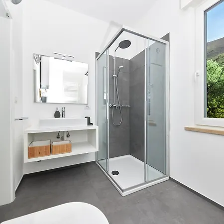 View Luca * Μαλτσεζίνε